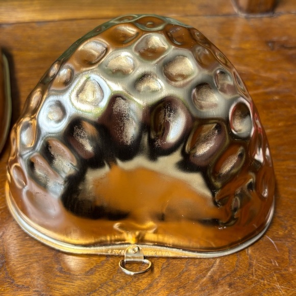 Set of 2 copper tone aluminum strawberry shaped jelly molds 4 cup capacity - Picture 6 of 10